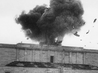 https://www.imd.tu-bs.de/files/gimgs/th-124_124_34detonation-of-the-swastika-on-top-of-the-zeppelintribune.jpg